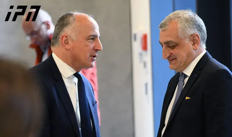 მამუკა ხაზარაძე და ბადრი ჯაფარიძე სასამართლოში, სადაც მათ საქმეზე განაჩენი უნდა გამოცხადდეს, არ მივლენ - ისინი განაჩენს პარტიის ოფისში დაელოდებიან