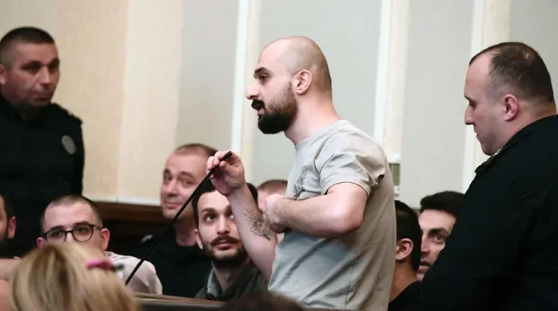 "პირდაპირ რომ გადაწყვეტილებას იღებთ, იქნებ რას გეუბნებით?" - ონისე ცხადაძე მოსამართლე ნინო გალუსტაშვილს