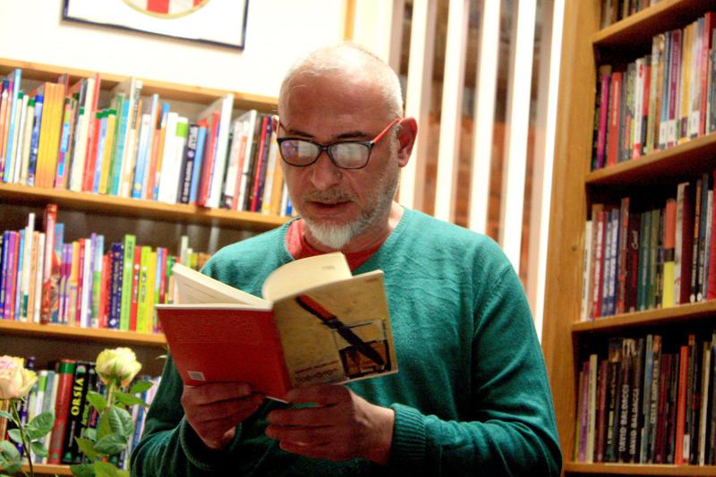 პროკურატურამ პოლიციელზე თავდასხმის ფაქტზე პოეტ ზვიად რატიანს ბრალდება წარუდგინა