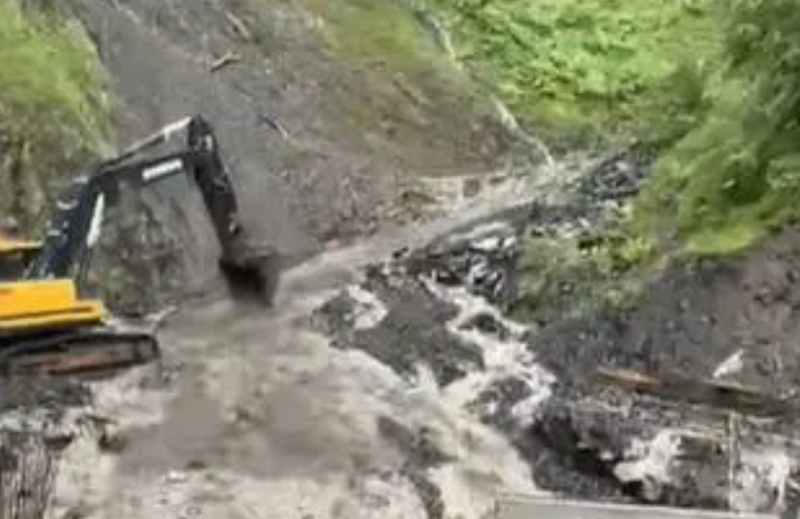 მეწყერი ფშაველი-აბანო-ომალოს გზაზე - აღნიშნულ მონაკვეთზე მოძრაობა აკრძალულია