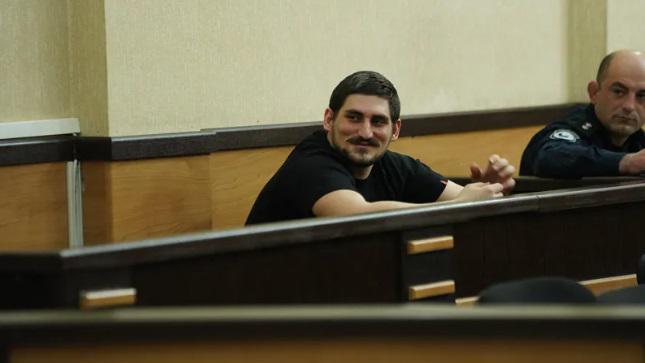 სასამართლომ პოლიციელზე თავდასხმაში ბრალდებულ 21 წლის გიორგი მინდაძეს 5 წლით თავისუფლების აღკვეთა მიუსაჯა