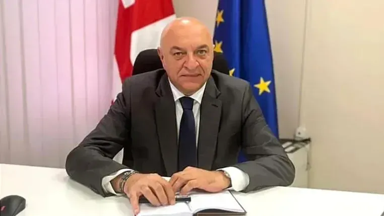 სასამართლომ ალექსი ახვლედიანს 30 000-ლარიანი გირაო შეუფარდა და სხდომათა დარბაზიდან გაათავისუფლა
