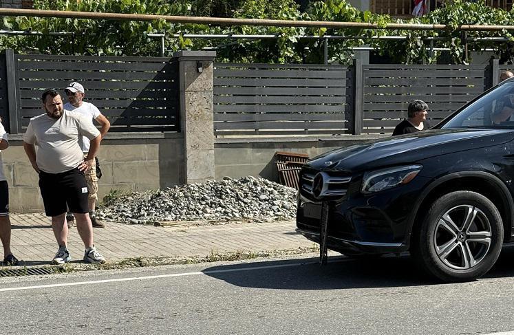 ამბროლაურში ავტომობილი არასრულწლოვანს დაეჯახა - როგორია მოზარდის ჯანმრთელობის მდგომარეობა