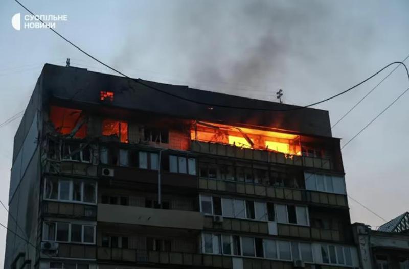 "დაღუპულთა შორის 22 წლის პოლიციის კაპრალია" - მძიმე ღამე კიევისთვის: რუსეთმა უკრაინის დედაქალაქს მასიური იერიში მიიტანა