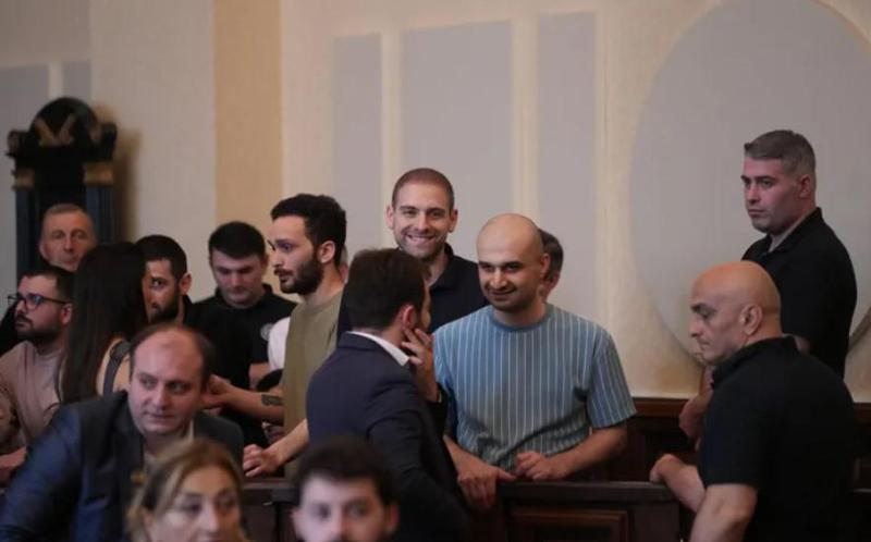 "მოგმართავთ, ბრალდებულები დამნაშავედ ცნოთ" - აქციებზე დაკავებული 11 პირის საქმის პროკურორი