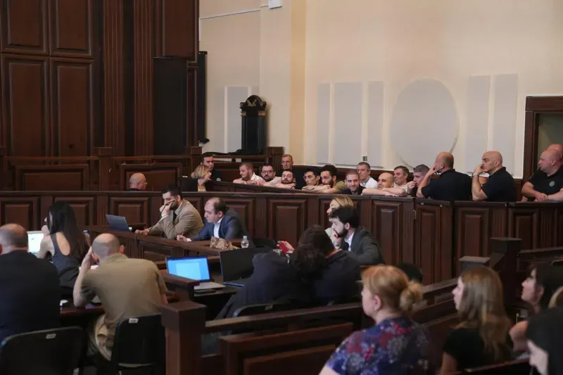 "ქვა მესროლეს ფეხში, თაბაშირში მქონდა ორი კვირა" - ანდრო ჭიჭინაძის, ონისე ცხადაძის და კიდევ 9 პირის საქმეზე მოწმე პოლიციელი