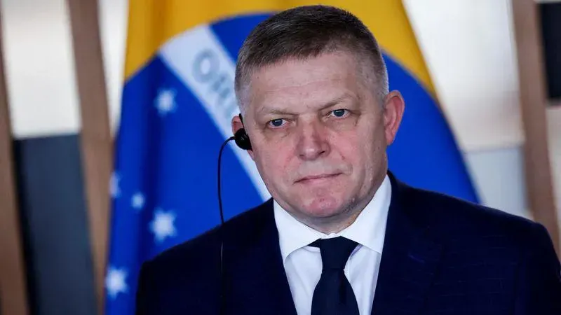 რობერტ ფიცო ურსულა ფონ დერ ლაიენს წერილით მიმართავს და რუსეთის წინააღმდეგ სანქციების მე-18 პაკეტის დაბლოკვით იმუქრება
