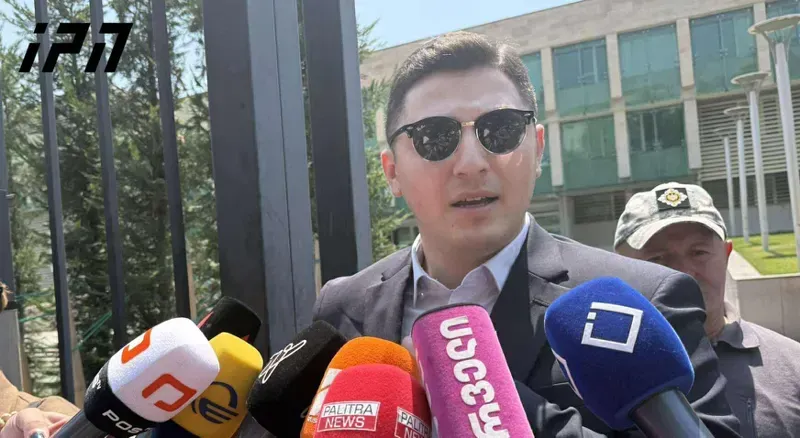 ადვოკატის თქმით, დიდი ოდენობით თანხის გაფლანგვის ბრალდებით დაკავებული, თავდაცვის სამინისტროს შესყიდვების დეპარტამენტის ყოფილი უფროსი დუმილის უფლებით სარგებლობს
