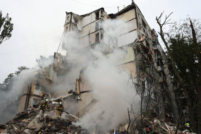 მძიმე ღამე კიევისთვის: ღამით დრონებით თავდასხმის შემდეგ რუსებმა ქალაქს რაკეტებით შეუტიეს - "გვყავს 52 დაშავებული, მათ შორის 9 ბავშვი"