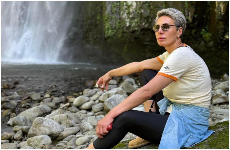 "...როგორც კი უარი თქვა სხეულმა ამ პერსონაჟის თამაშზე, იმ წუთას გაჩნდა კიბო, ორი მკერდი მოვიკვეთე" - ჟურნალისტი ნინო ხაჟომია მძიმე დიაგნოზსა და გამოცდილებაზე