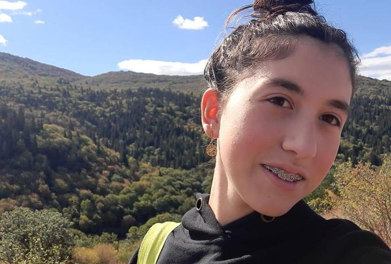 "ინგლისურში ჩემით ვმეცადინეობდი" - ვინ არის გოგონა, რომელმაც ეროვნულ გამოცდებზე ქართულსა და ინგლისურში მაქსიმალური ქულა მიიღო