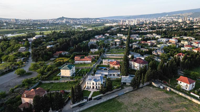 დიღომი 8 - უბანი სწორი ურბანული განვითარებითა და მწვანე ნარგავებით