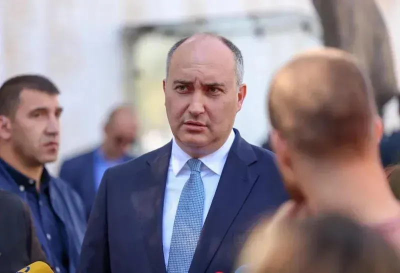 "ბოლოს შევხვდი, აინტერესებდა, რა ინფორმაცია მქონდა“ - ჯუანშერ ბურჭულაძე ამბობს, რომ ირაკლი ღარიბაშვილს შეხვდა: რას აცხადებს თავდაცვის ყოფილი მინისტრი ცოლის ძმის დაკავებაზე