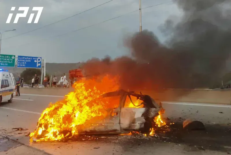 ავტომაგისტრალზე, სოფელ აღაიანთან მანქანა იწვის - რა ვითარებაა ადგილზე