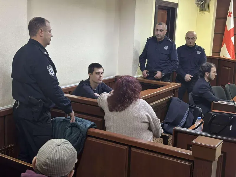 "პაციენტს მარჯვენა შუბლ-თხემის მიდამოში აღენიშნება გაურკვეველი სახის ქსოვილი - თავის ტვინში ნებისმიერმა წარმონაქმნმა, შესაძლოა, პრობლემები გამოიწვიოს" - ნეიროქირურგი ანტონ ჩეჩინზე