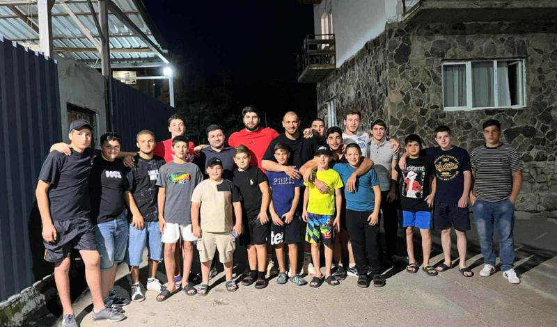 ილია სულამანიძე მშობლიური ქალაქის ახალი თაობის ძიუდოისტებს შეხვდა