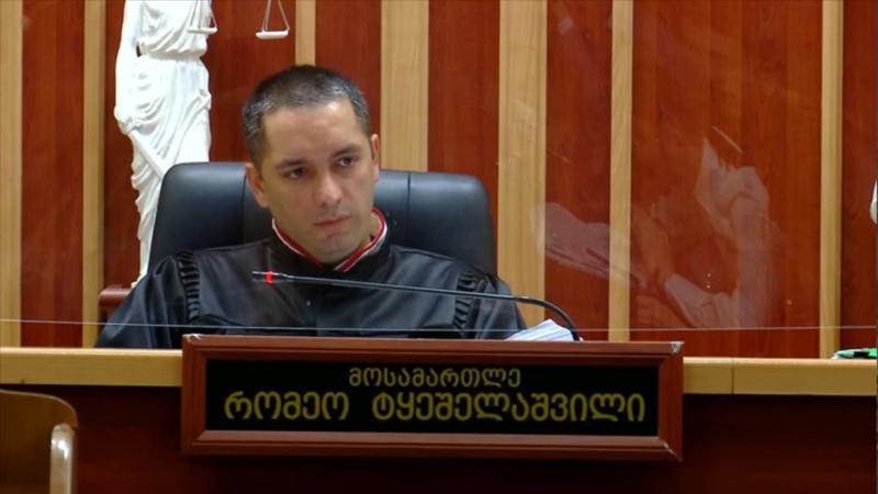რა არის ცნობილი მოსამართლე რომეო ტყეშელაშვილზე, რომელმაც ექიმი გიორგი ახობაძე უდანაშაულოდ ცნო?