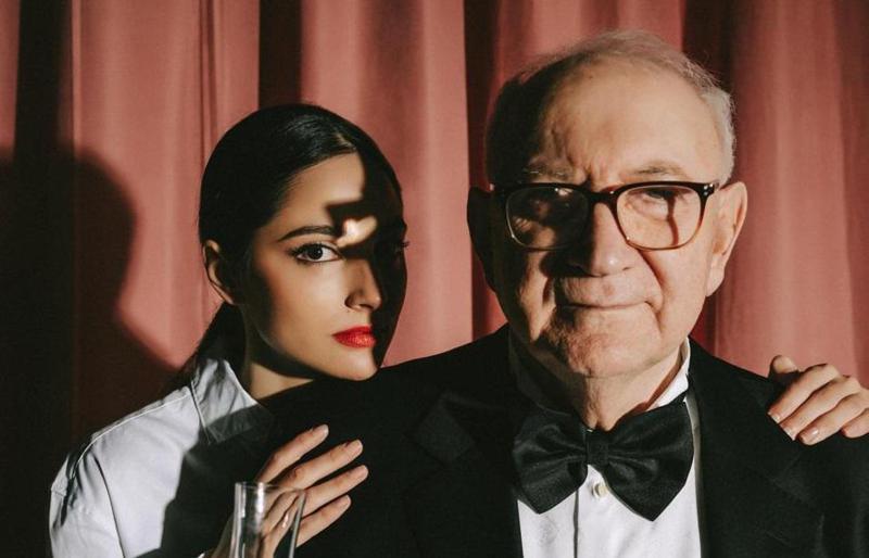 "ნატალია, ელდარის შვილიშვილი ჭირისუფლის სკამზე იჯდა და როდესაც "ქოცების" მთავრობის წარმომადგენელს დაინახავდა, წამოიძახებდა, -"თავისუფლება რეჟიმის ტყვეებს!" - მაკო ჭილაშვილი