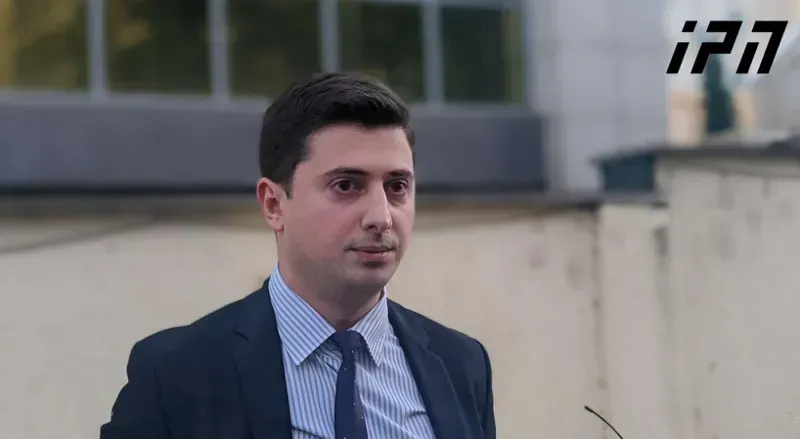 "რატომ ვერ მოხდა ვიდეო გადაღება? რადგან ბრალდებული წინააღმდეგობას უწევდა პოლიციელებს, ხელებს იქნევდა" - თედო აბრამოვის საქმის პროკურორი