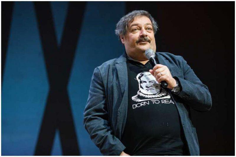 პუტინის რეჟიმმა ცნობილ რუს მწერალ დიმიტრი ბიკოვზე საერთაშორისო ძებნა გამოაცხადა