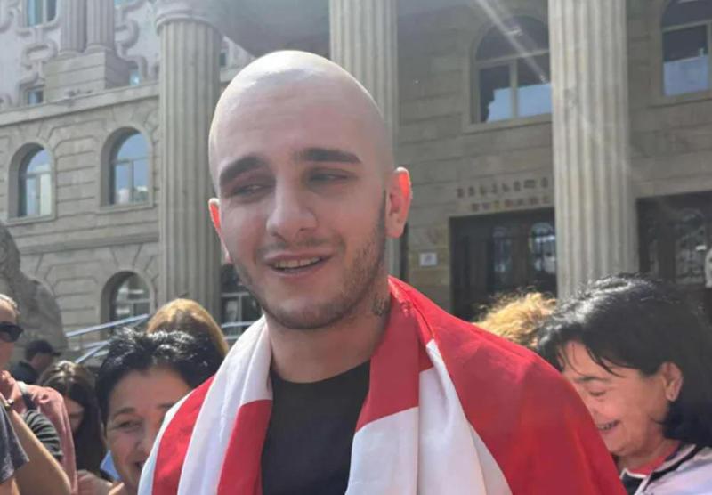 " ბევრი უდანაშაულო ადამიანი ჰყავთ გამოკეტილი - ჩვენ დაგიხსნით თქვენ და გიშველით ყველას, თქვენთან ვარ და ძალიან ბედნიერი ვარ" - თედო აბრამოვი