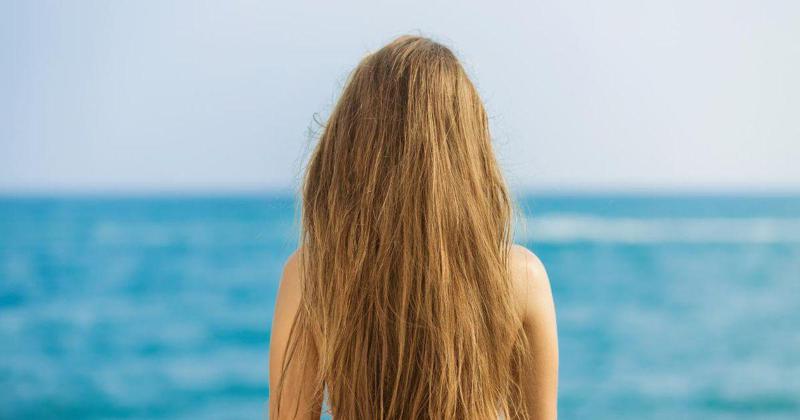 რუსმა ნუდისტებმა პლიაჟზე არასრულწლოვანის გარშემო იცეკვეს - მომხდარს პოლიცია იძიებს