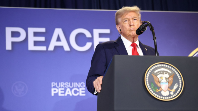 “დიდი სიამაყით ვაცხადებ, რომ ისრაელმა და ჰამასმა ჩვენი სამშვიდობო გეგმის პირველ ფაზას ხელი მოაწერეს, ყველა მძევალს მალე გაათავისუფლებენ“ - დონალდ ტრამპი