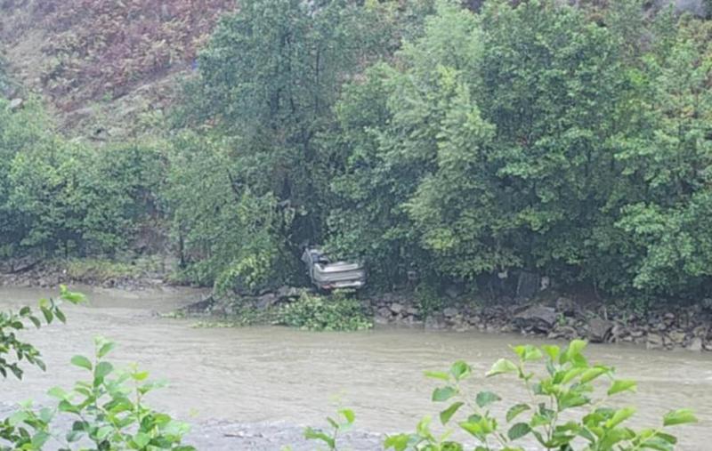 ქედაში ავტომობილი გზიდან გადავარდა - არის მსხვერპლი