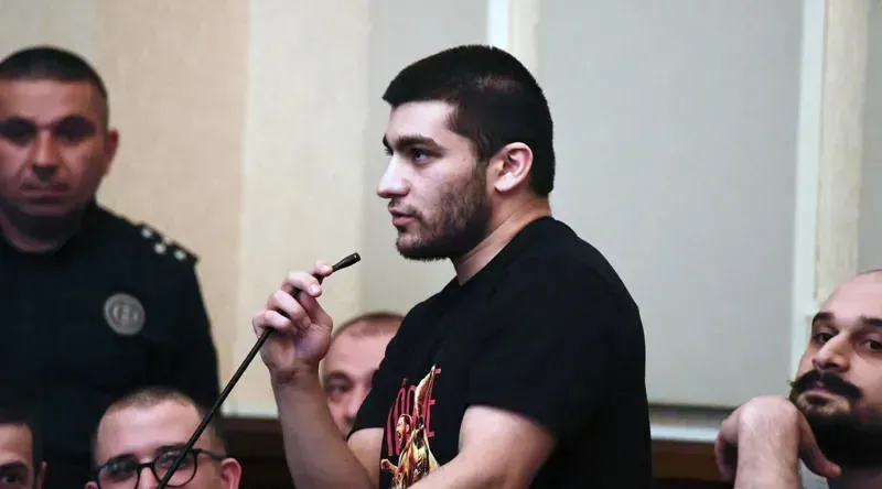 "იყავით შინდლერი და ნუ იქნებით ჰიტლერი, მაგრამ იმდენი ცოდვა დაგიგროვდათ, როგორც არ უნდა მოგვეპყროთ, თქვენი საქმე მაინც წასულია, მაინც ჯოჯოხეთია თქვენი ბოლო" - რეზო კიკნაძე მოსამართლეს