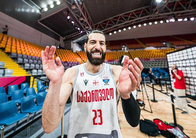 შენგელიას თავდადება: ექიმების აკრძალვის მიუხედავად, მან მაინც ითამაშა - "წავაგეთ მეტოქესთან, რომლის ერთი ლიდერი გარეგნულად სასტუმროს შვეიცარს მოგაგონებთ, მეორეს კი არითმია აქვს"