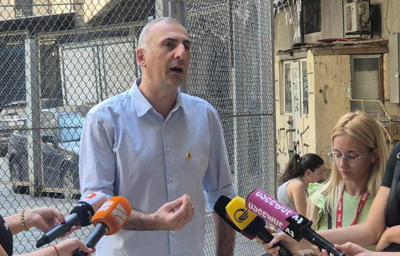 "8 წელია თბილისის მერია და ახლა ამბობს, ტენდერს ვაცხადებ "მარჯანიშვილისა“ და "ახმეტელის“ მეტროსადგურების მეორე ამოსასვლელების გასაკეთებლადო - აქამდე სად იყო? არ იცოდა? თვლემდა?" - ელისაშვილი