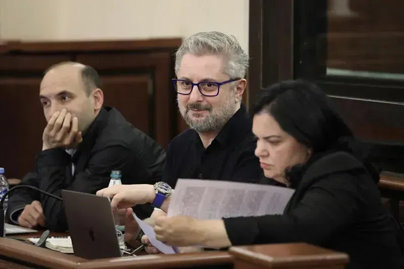 “ქოცები” შარში არიან - თუ დასჭირდათ, ვიღაცებს საკუთარი რიგებიდან დაიჭერენ“ - ნიკა გვარამია