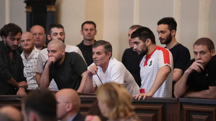 2 წლიანი პატიმრობა თითოეულს - მოსამართლემ აქციაზე დაკავებული ანდრო ჭიჭინაძის, ონისე ცხადაძის და კიდევ 9 პირის ბრალდებას კვალიფიკაცია შეუცვალა