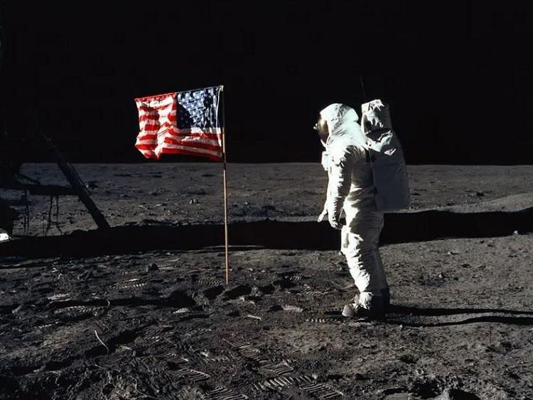 ვის ეკუთვნის მთვარე და მისი სასარგებლო წიაღისეული?