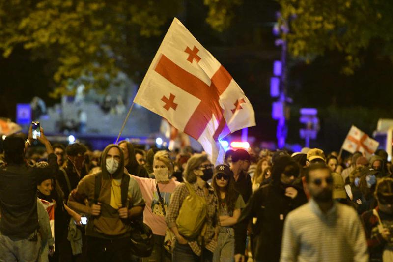 აქციის მონაწილეებმა მელიქიშვილის გამზირიდან პარლამენტთან გადაინაცვლეს - დაპირისპირება მოხდა თავისუფლების მოედანზე