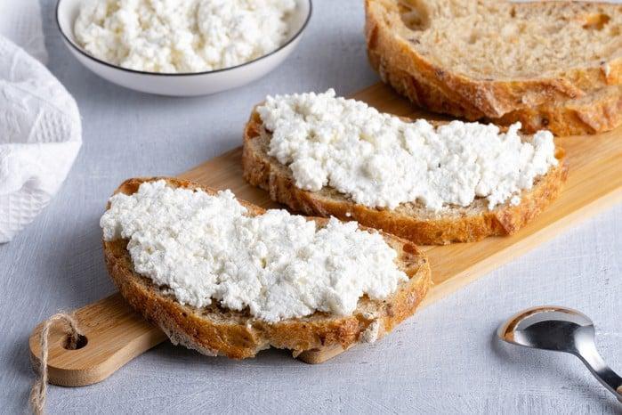 ხაჭოს მისაღებად საღამო საუკეთესო დროა – ყველაფერი პროდუქტის სარგებლიანობისა და მიღების წესების შესახებ