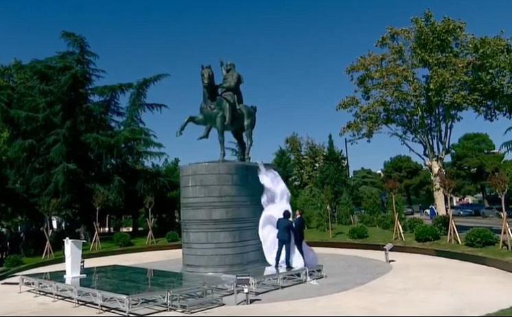 თბილისში, კახეთის გზატკეცილზე მეფე ერეკლე მეორის ძეგლი გაიხსნა