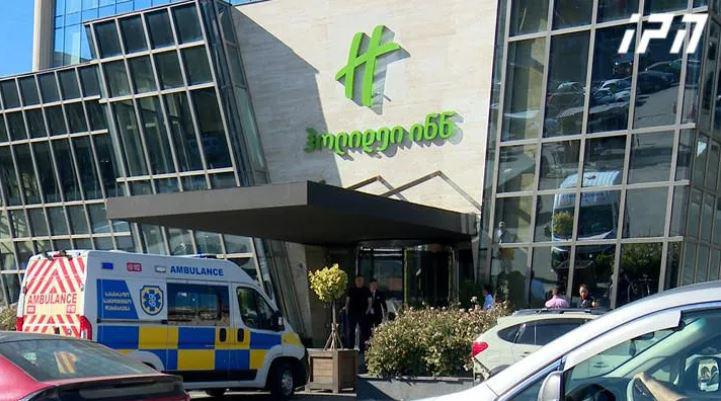 “სტუმარი ოთახში მარტო იმყოფებოდა, check out-ის დრო ჰქონდა და არ გამოვიდა თავისი ნებით, დაცვას გაუწია წინააღმდეგობა...“ - “აჭარა ჯგუფის“ წარმომადგენელი