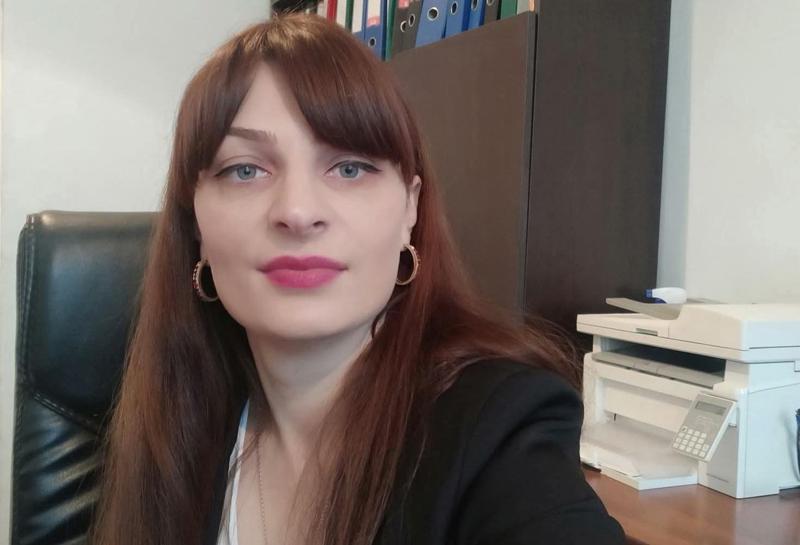 კლინიკაში გარდაიცვალა ქალი, რომელსაც კასპში, ყოფილმა ქმარმა დანით ჭრილობები მიაყენა, შემდეგ კი ბენზინი გადაასხა და ცეცხლი წაუკიდა