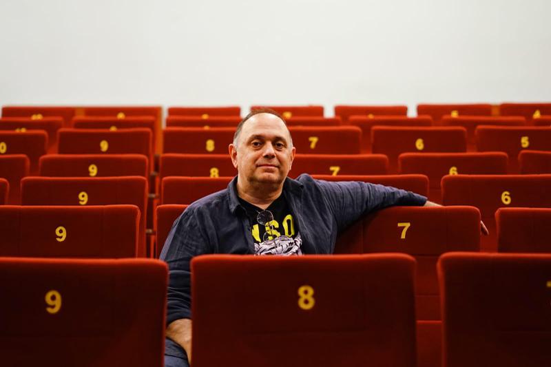 "ჩემი ამ ნაბიჯით თეატრი უფრო გაძლიერდება" - დავით საყვარელიძე სოხუმის თეატრის დირექტორის პოსტს ტოვებს