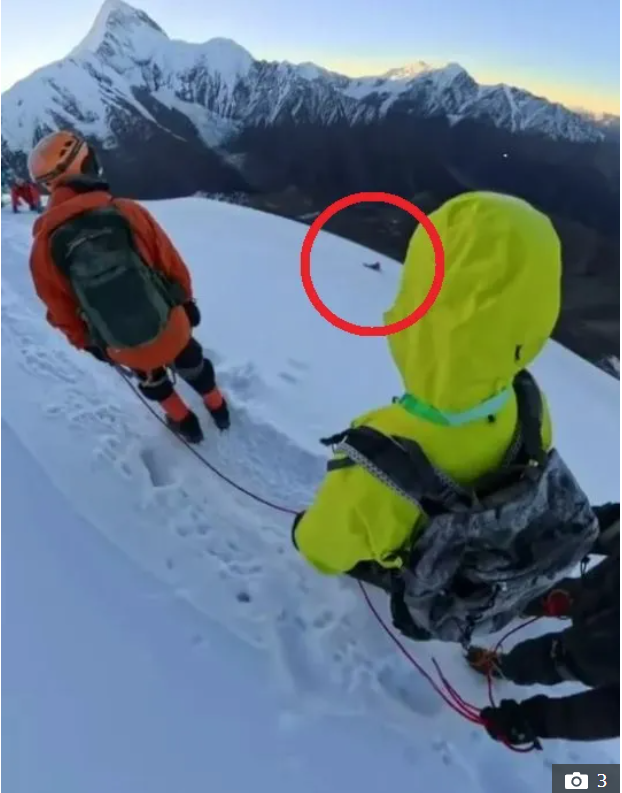 სურათის გადაღების საბედისწერო სურვილი და  მთამსვლელის სიცოცხლის ბოლო წამები, რომლებიც კამერამ აღბეჭდა