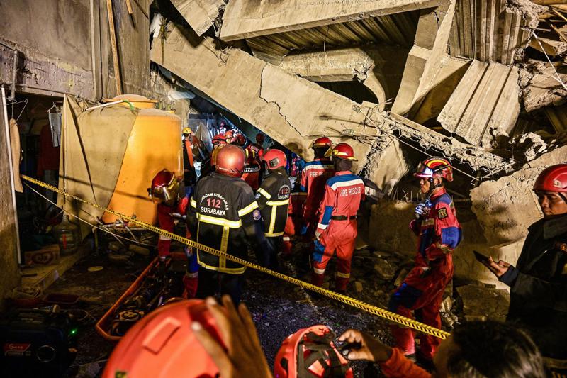 "ვამბობდი, ჩემი შვილი ძლიერია... და ის გადარჩა" - ინდონეზიაში, სკოლის ნანგრევებში მოსწავლე ცოცხალი იპოვეს