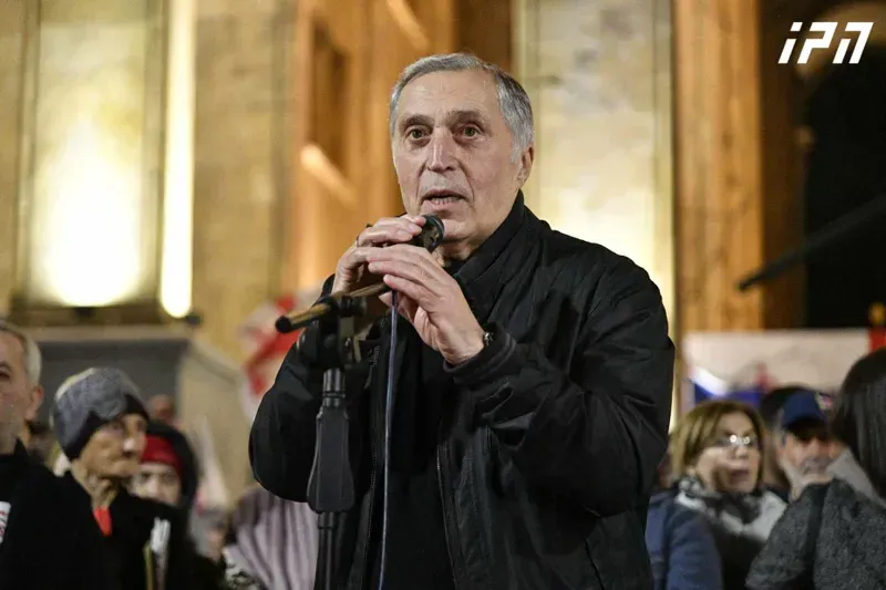 "დღეს არის დიდგორი! გამოდით ყველანი გარეთ, დროშები არ დაგავიწყდეთ!" - ბურჭულაძე