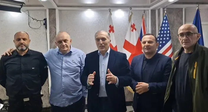 "...ეს მიგვიყვანს გამარჯვებამდე, დროშები არ დაგავიწყდეთ" - პაატა ბურჭულაძემ 4 ოქტომბრის აქციის საორგანიზაციო კომიტეტი წარადგინა