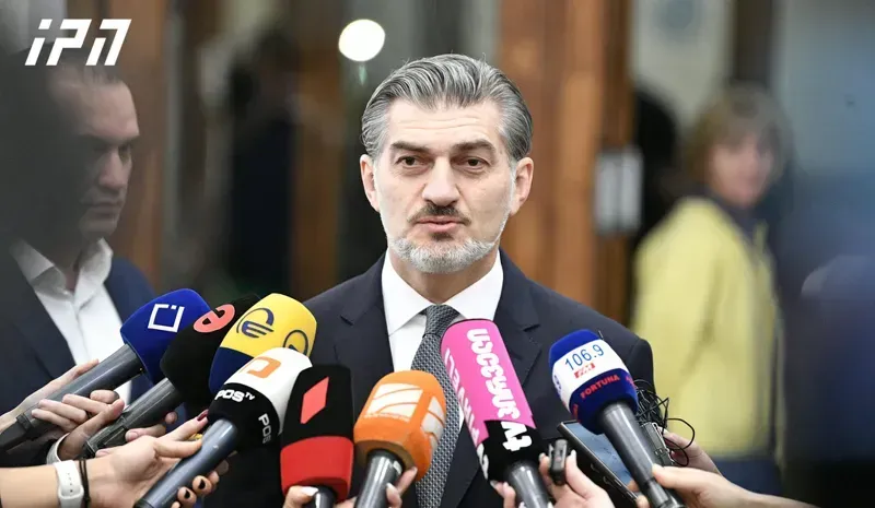 გიქმნით, თუ არა უხერხულობას რომ თქვენმა თანაგუნდელებმა ყაველაშვილის ნაცვლად სააკაშვილი თქვეს? - რა უპასუხა ჟურნალისტების კითხვას მიხეილ ყაველაშვილმა