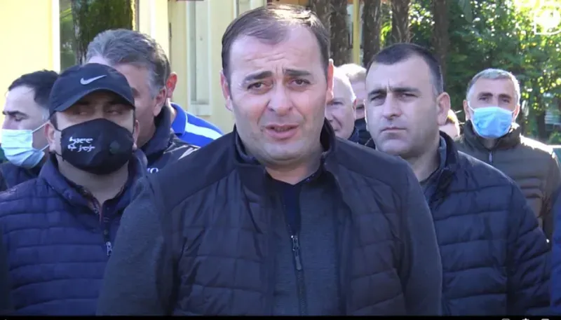 პოლიციამ სამეგრელო-ზემო სვანეთის კუდი-ს მთავარი სამმართველოს ყოფილი უფროსი, რუსლან შამახია დააკავა