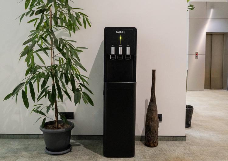 რა გავლენას ახდენს პროდუქტიულობაზე სამუშაო სივრცეში არსებული წყლის დისპენსერი?