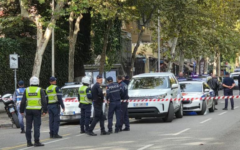 მკვლელობა სასამართლო დარბაზში - ალბანეთში მოსამართლეს პროცესზე სასიკვდილო ჭრილობა მიაყენეს