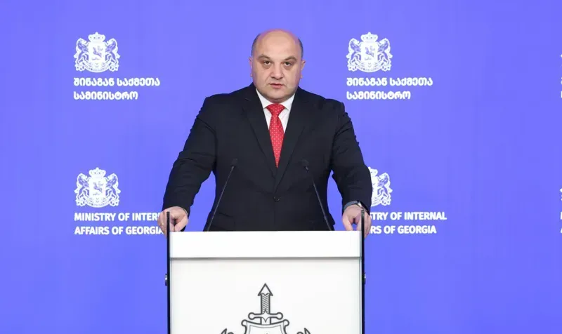 "შინაგან საქმეთა სამინისტრომ 4 ოქტომბერს, თბილისში განვითარებულ დანაშაულებრივ მოვლენებთან დაკავშირებით კიდევ 4 პირი დააკავა" - რას აცხადებს შს მინისტრის მოადგილე