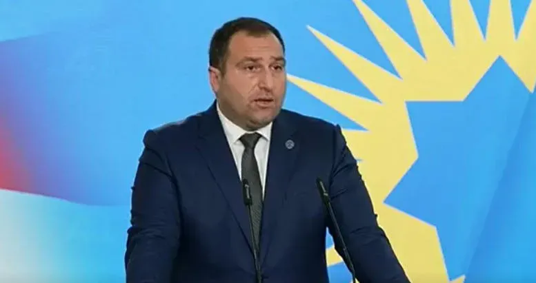 “თუ შეკრების მონაწილეები შეთავაზებულ ადგილზე ან სვლა-გეზზე მანიფესტაციას არ დათანხმდებიან, ჯერ ადმინისტრაციული პატიმრობა, ხოლო შემდეგ სისხლისსამართლებრივი პასუხისმგებლობა დაეკისრებათ“ - ირაკლი კირცხალია